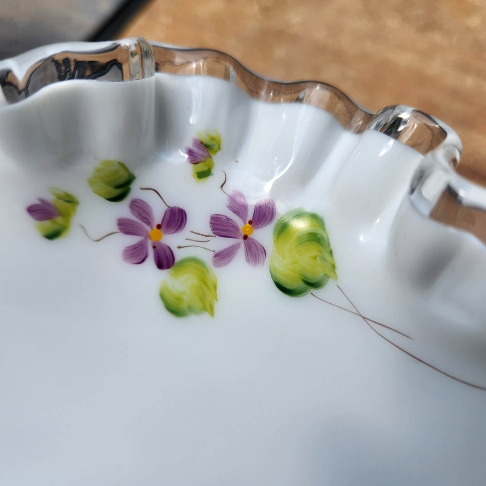 Vintage Fenton Silver Crest "Violets In The Snow" Console Bowl Signed By Artist - Picture 10 of 14